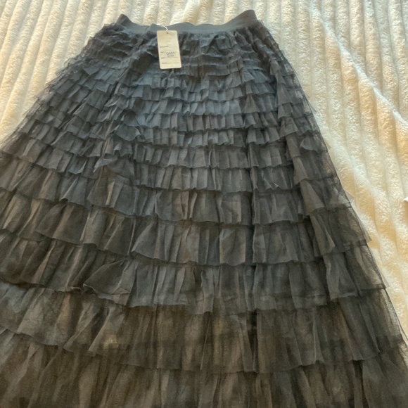 ✨ Black Layered Tulle Skirt ✨ - Picture 3 of 3